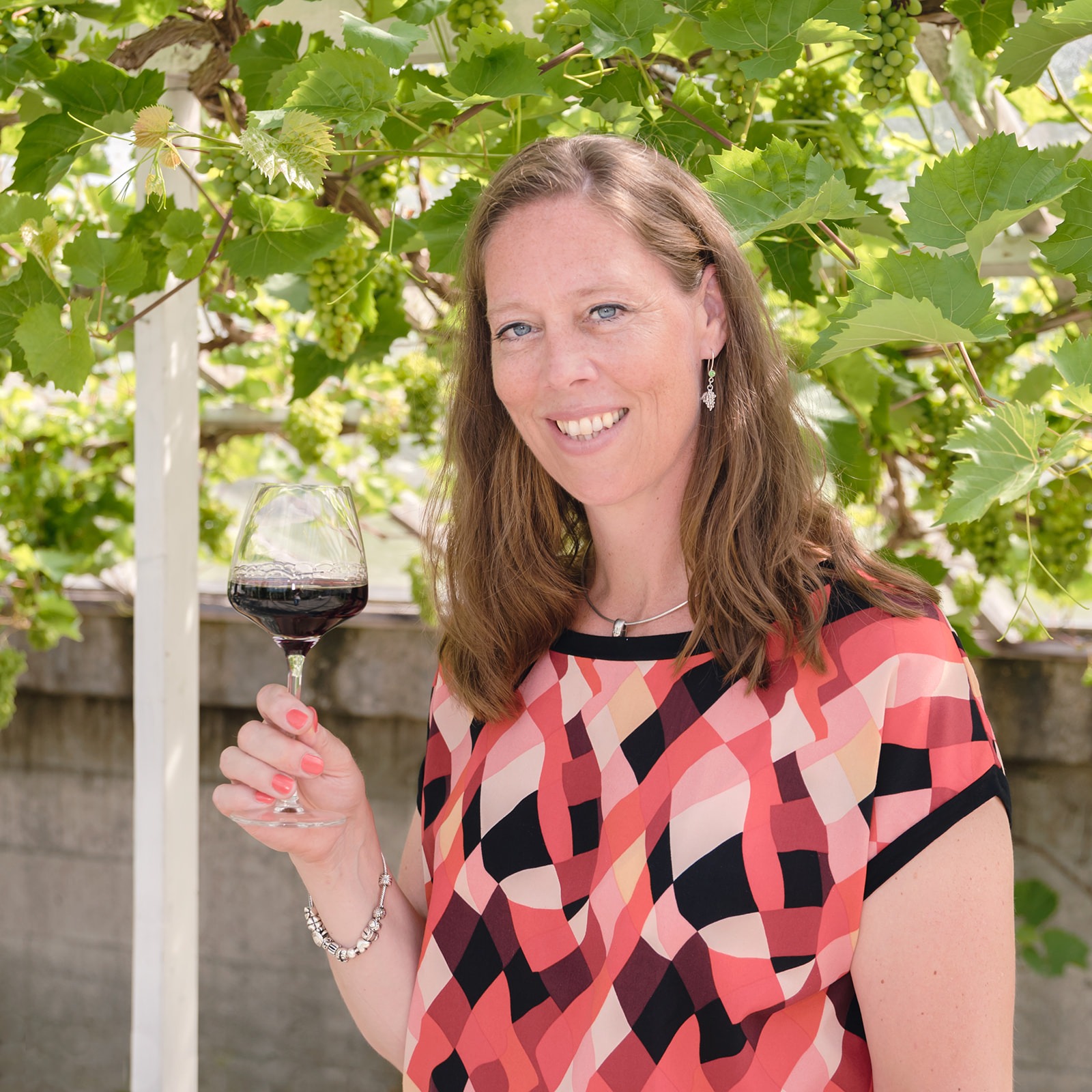 Portret van Margret Weijers, Register Wijndocent en Register Vinoloog van Smaakvermaak